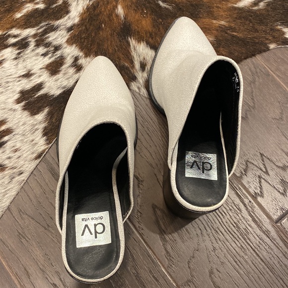 DV by Dolce Vita Nautry Silver Tip Mules in White 7.5 - Picture 4 of 7